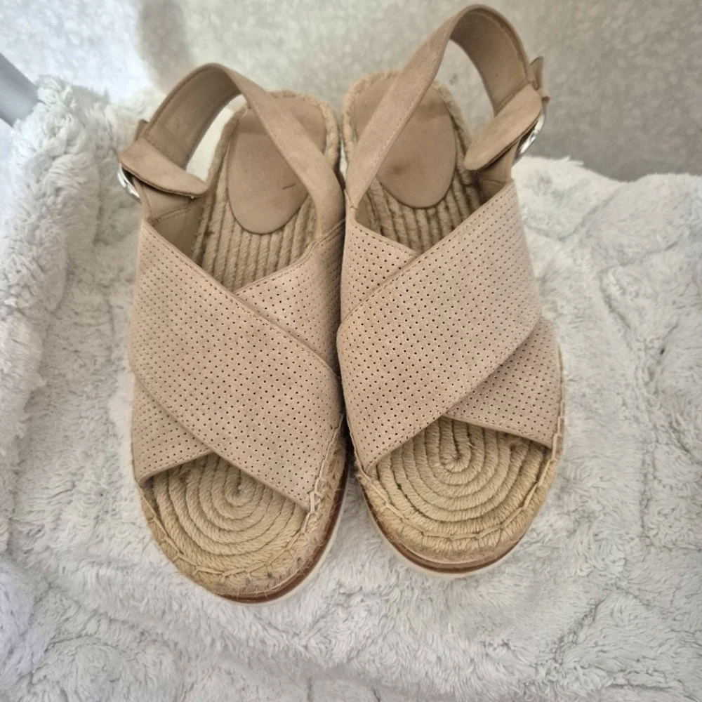 Marc Fisher Tan Espadrille Sandals..size:71/2